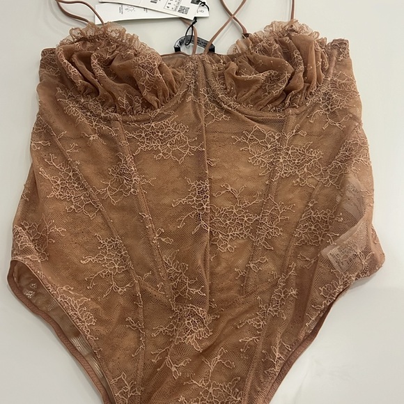 Nude lace body suit with boning - Picture 3 of 3